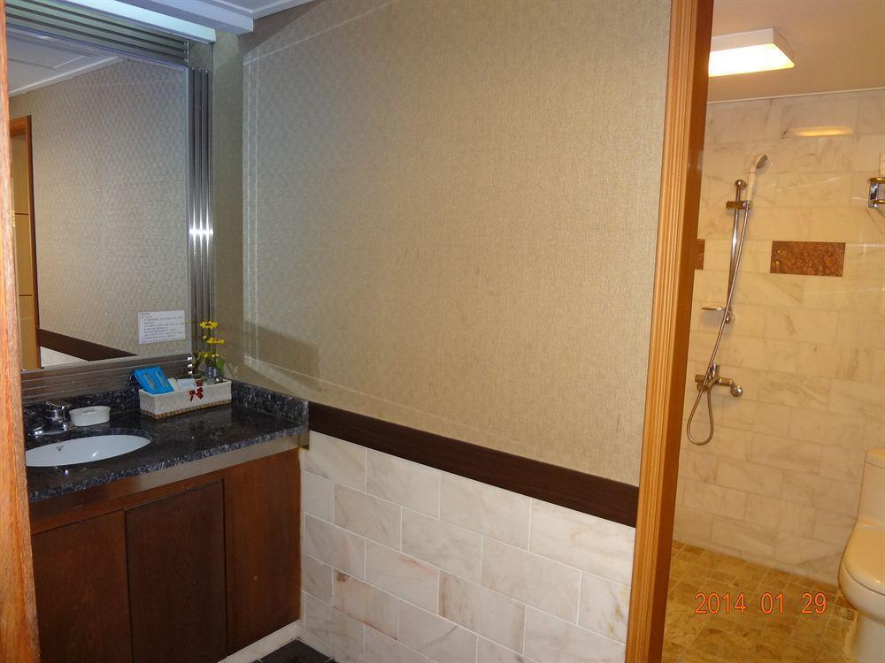 Diamond Tourist Hotel Busan Buitenkant foto